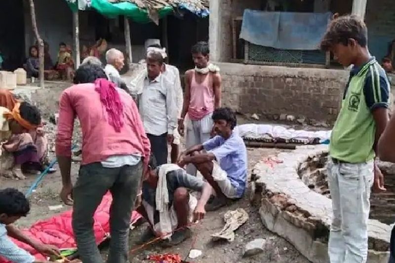 madhya pradesh news 9 people died of the same family died due to lpg cylinder explosion Funeral of together kpr