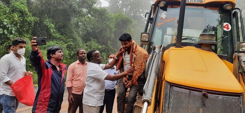 MLC shantaram siddi visits flood hit yellapur taluk uttara Kannada mah