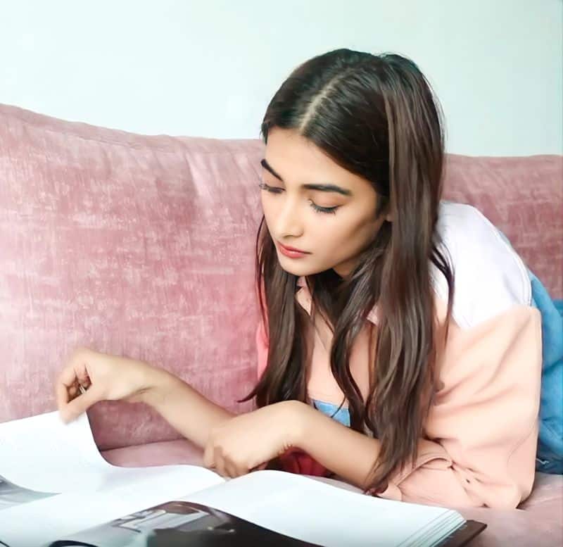Pooja Hegde juggles multiple projects, hops from one city to another-SYT