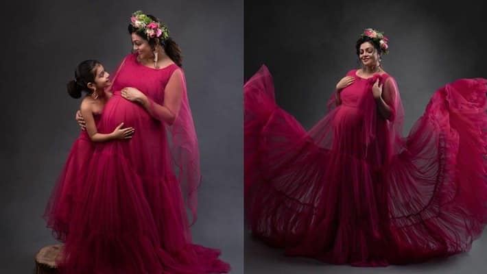 malayalam actress aswathy sreekanth shared her maternity trailing puff short sleeve photoshoot images malayalam actress aswathy sreekanth shared her maternity trailing puff short sleeve photoshoot images