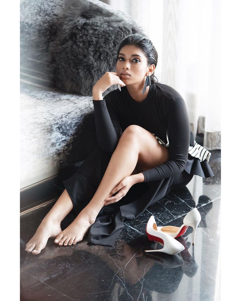 sarpatta actress dushara vijayan latest hot photo gallery