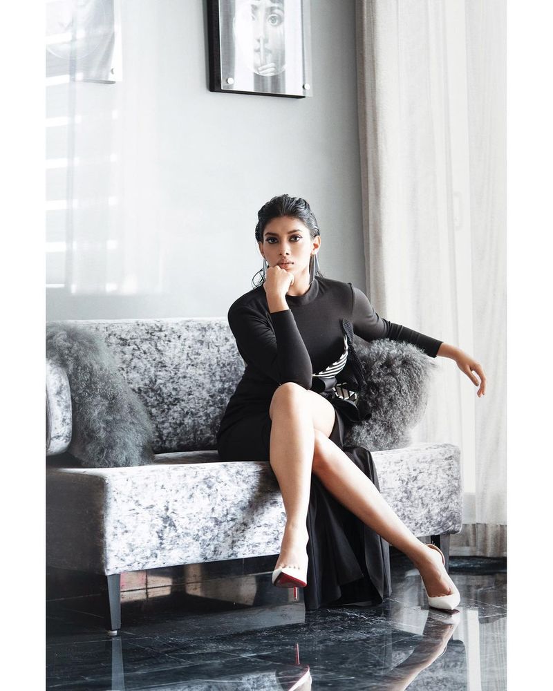 sarpatta actress dushara vijayan latest hot photo gallery