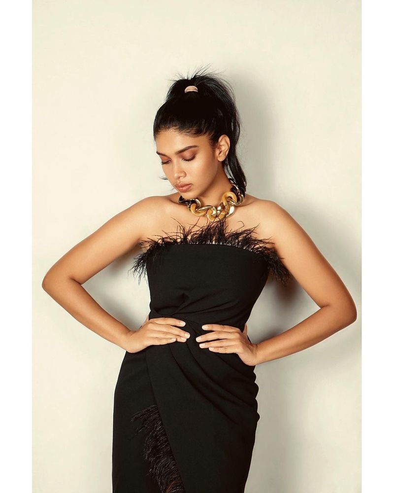sarpatta actress dushara vijayan latest hot photo gallery