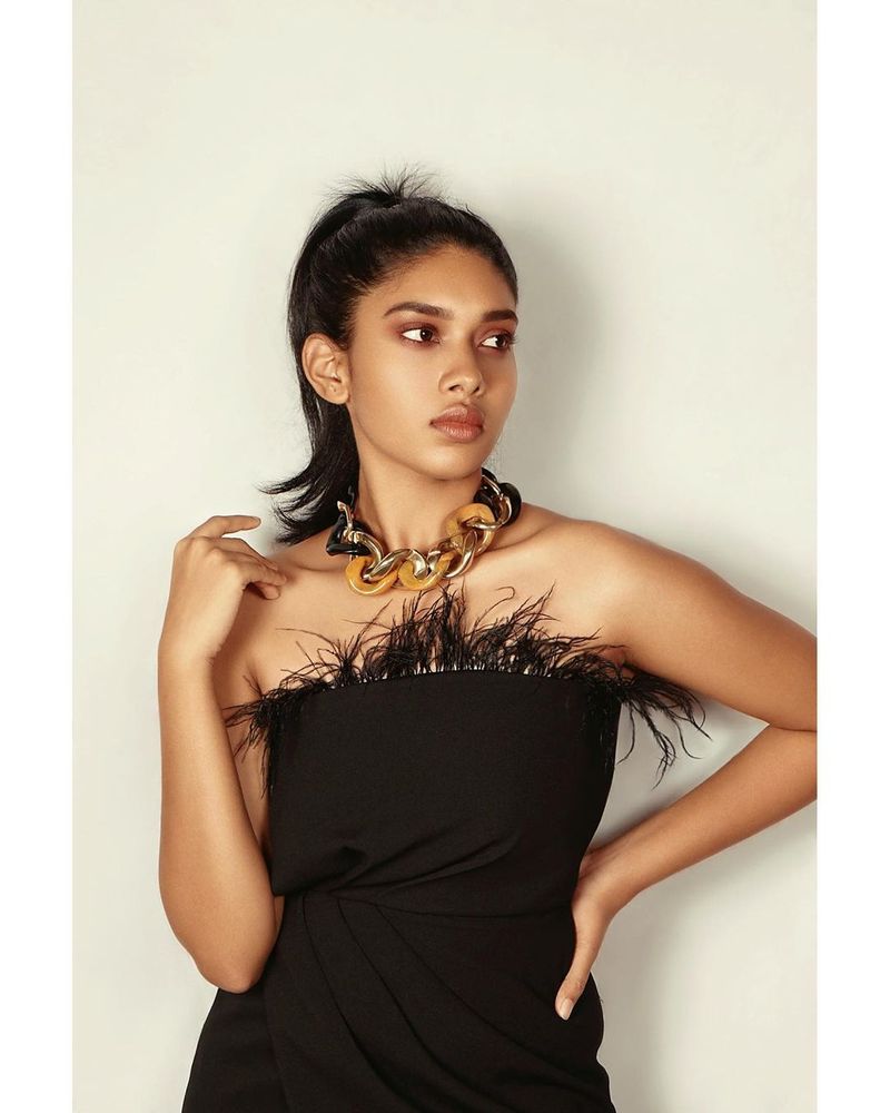 sarpatta actress dushara vijayan latest hot photo gallery