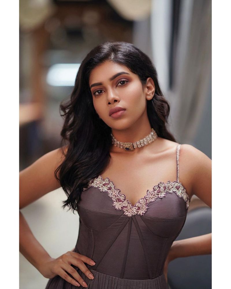 sarpatta actress dushara vijayan latest hot photo gallery