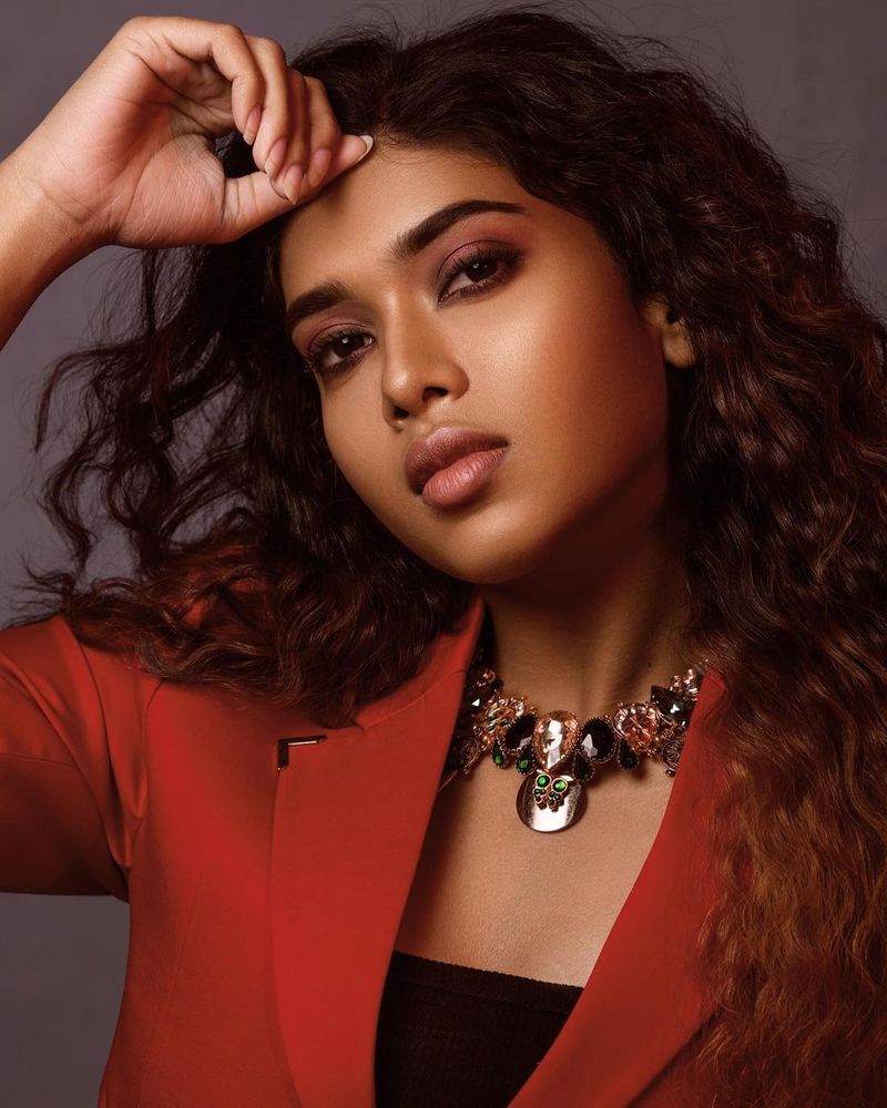 sarpatta actress dushara vijayan latest hot photo gallery