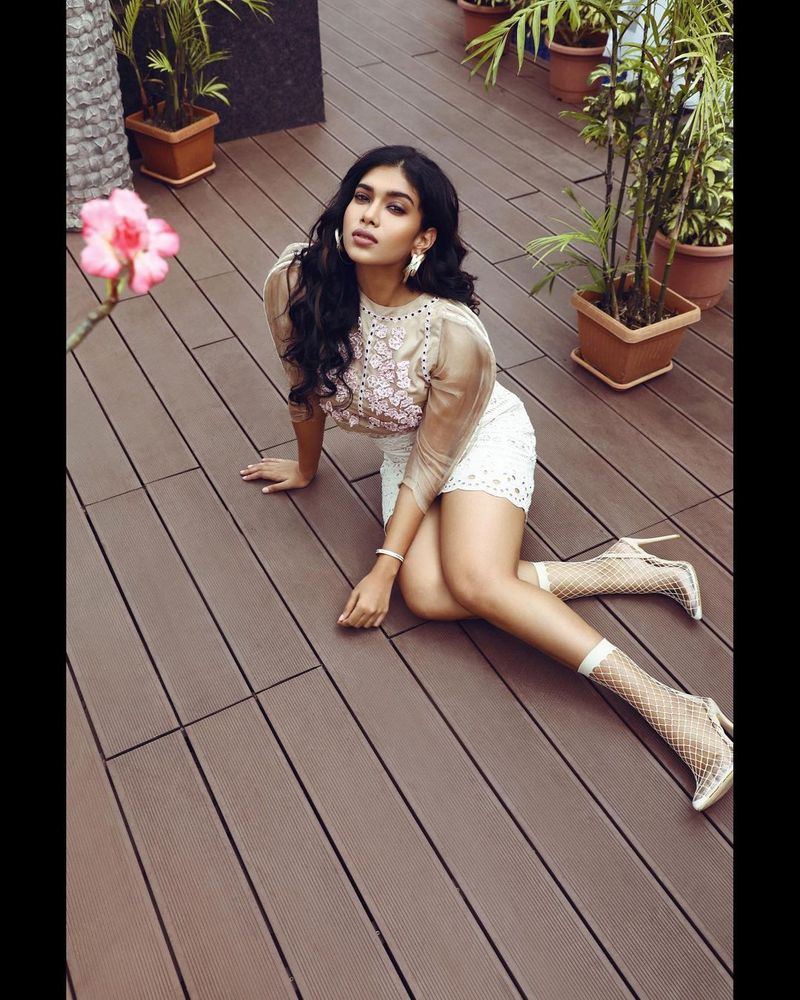 sarpatta actress dushara vijayan latest hot photo gallery
