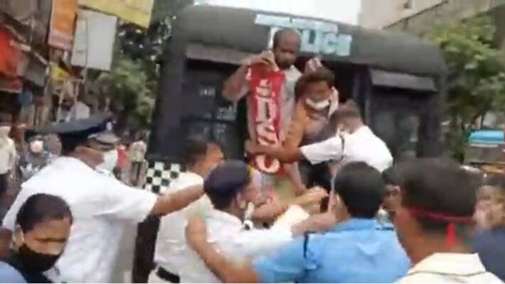 AIDSO protests in college street demanding fee waiver bmm AIDSO protests in college street demanding fee waiver bmm