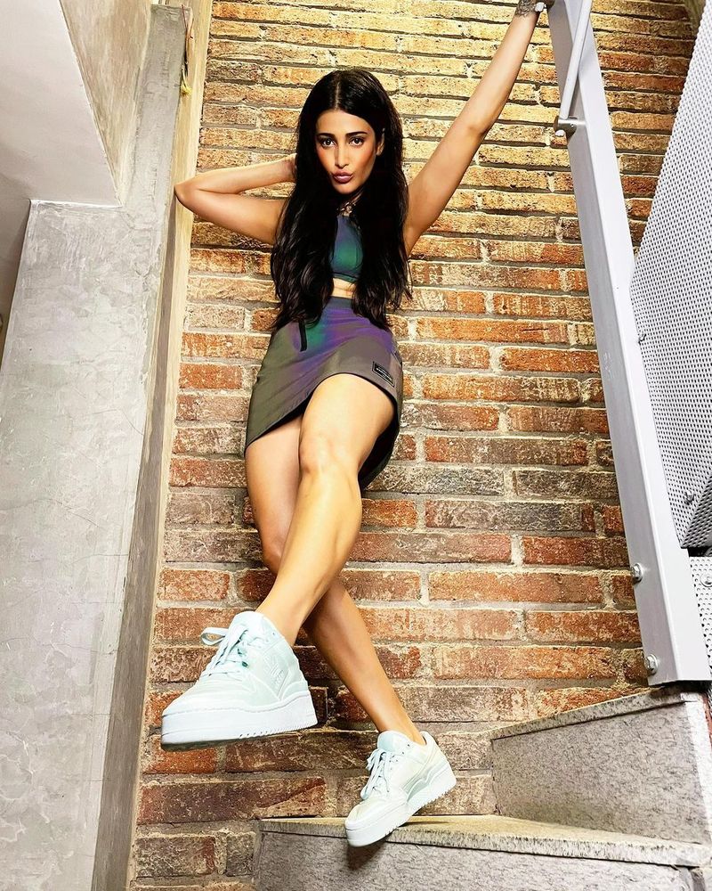 shruti haasan latest stunning photo shoot blows your mind for sure ksr