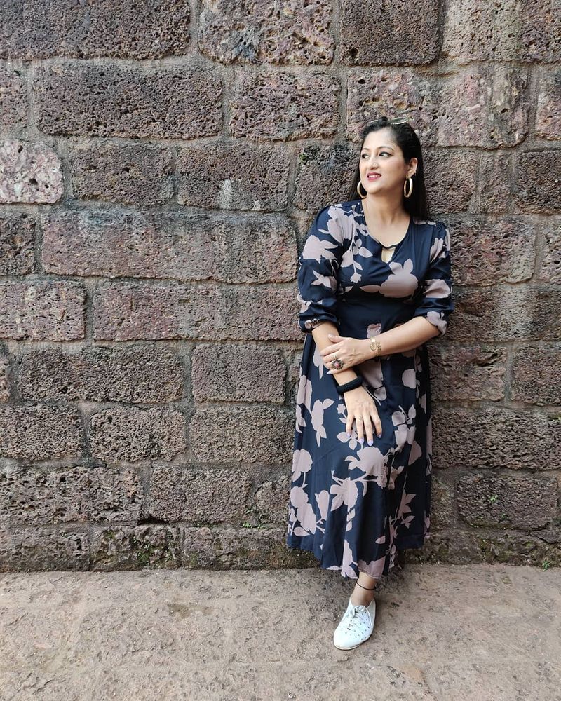 deivamagal serial actress rekha latest hot dress stylish photos