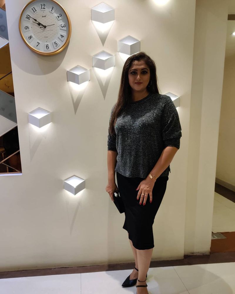 deivamagal serial actress rekha latest hot dress stylish photos