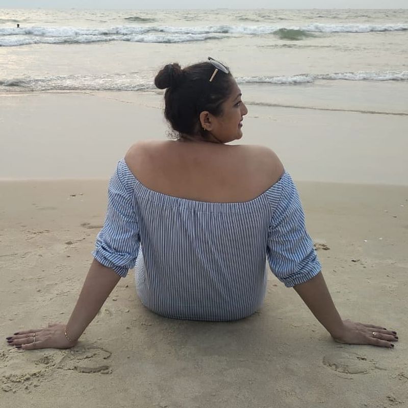 deivamagal serial actress rekha latest hot dress stylish photos