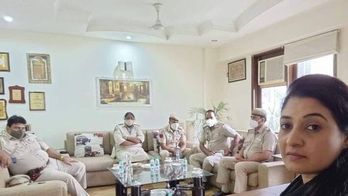 Mahila kisan sansad politics congress leader Alka Lamba allegedly been put under house arrest by delhi police ckm Mahila kisan sansad politics congress leader Alka Lamba allegedly been put under house arrest by delhi police ckm