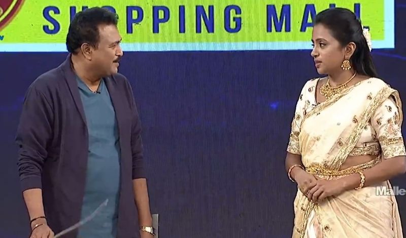 senior actor rajyalakshmi shocking comments on anchor suma dress ksr