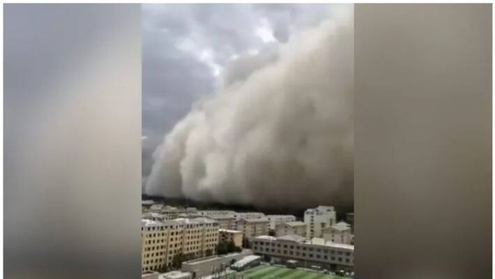 In This China City, 300-Foot Wall Of Sand, Roads Close In This China City, 300-Foot Wall Of Sand, Roads Close