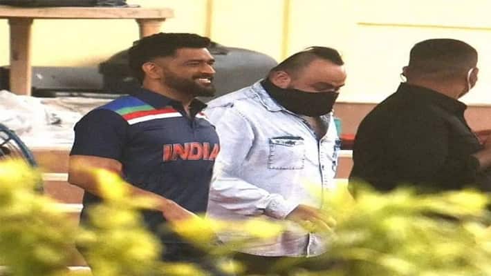 will MS Dhoni came out for his retirement, capatin cool spotted with India's retro jersey dva will MS Dhoni came out for his retirement, capatin cool spotted with India's retro jersey dva