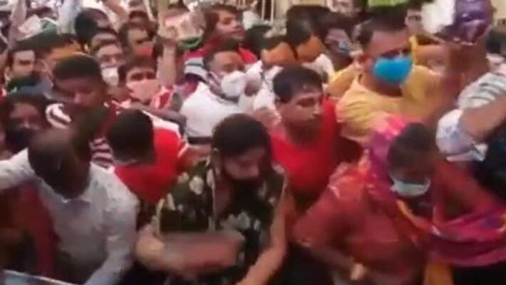 several people including women and children injured in stampede like situation occurred at the Mahakaleshwar Temple in Madhya Pradesh several people including women and children injured in stampede like situation occurred at the Mahakaleshwar Temple in Madhya Pradesh