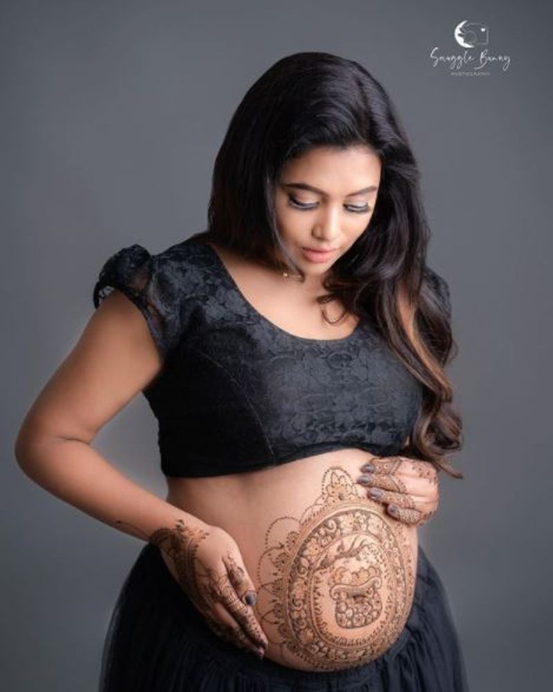 Bharathi Kannamma Farina who took a photo shoot with mehndi in her pregnant stomach