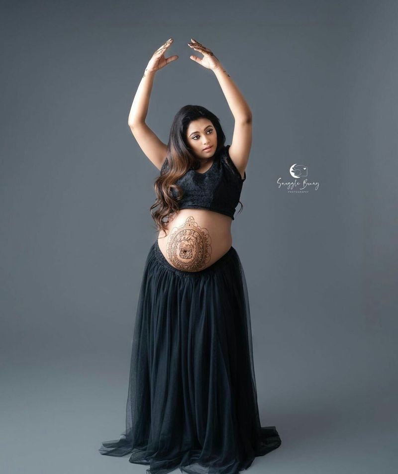 Bharathi Kannamma Farina who took a photo shoot with mehndi in her pregnant stomach