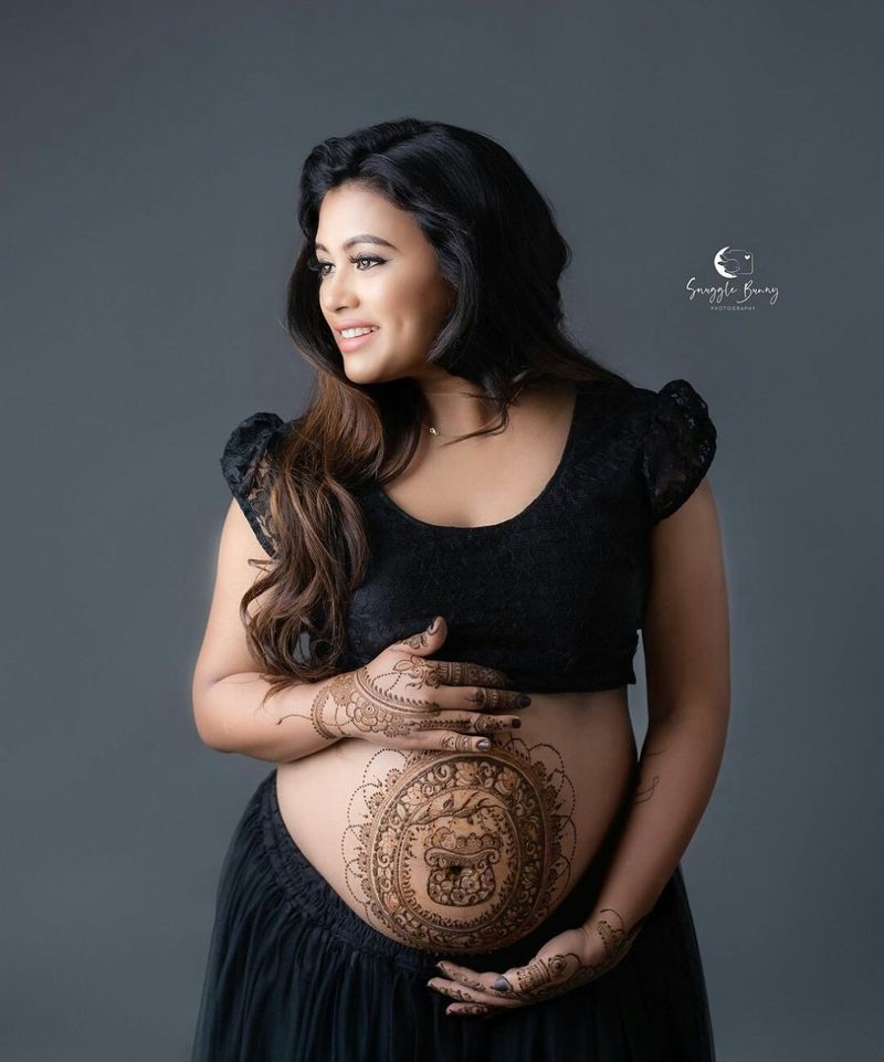 Bharathi Kannamma Farina who took a photo shoot with mehndi in her pregnant stomach