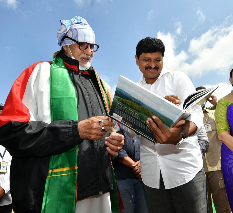 Bollywood Star Amitabh Bachchan Participated in Green India Challenge akp
