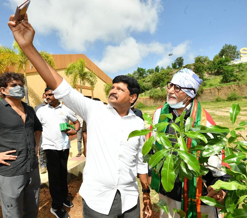Bollywood Star Amitabh Bachchan Participated in Green India Challenge akp