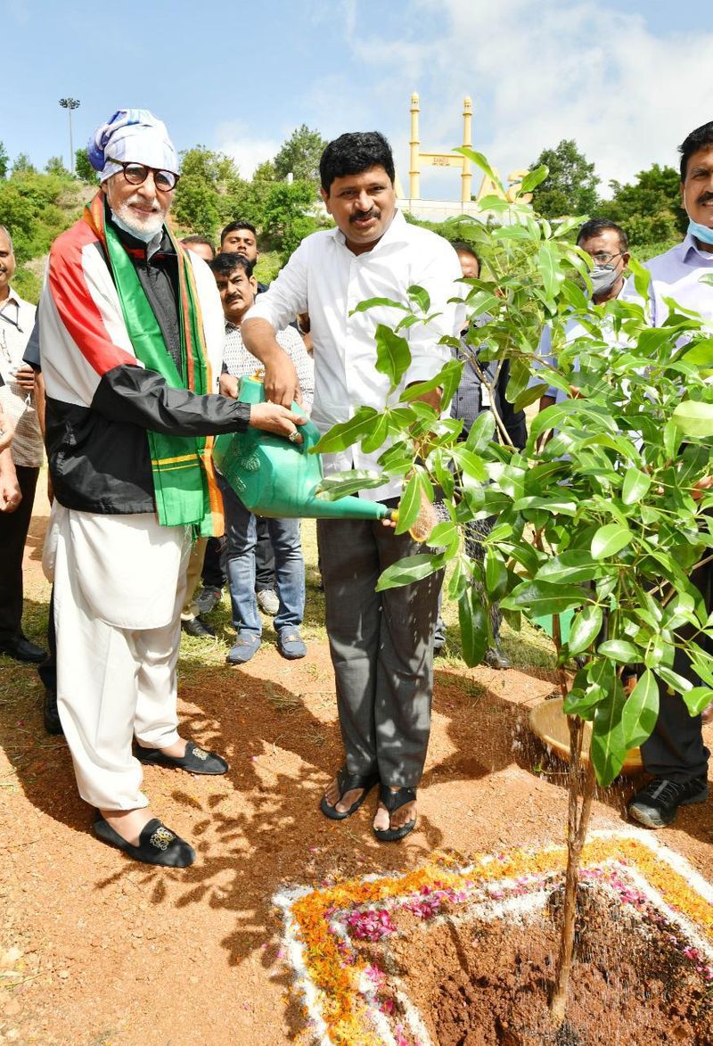 Bollywood Star Amitabh Bachchan Participated in Green India Challenge akp