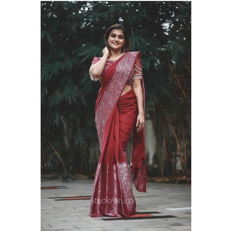 actress ramya nambeesan latest pattu saree cute photo gallery