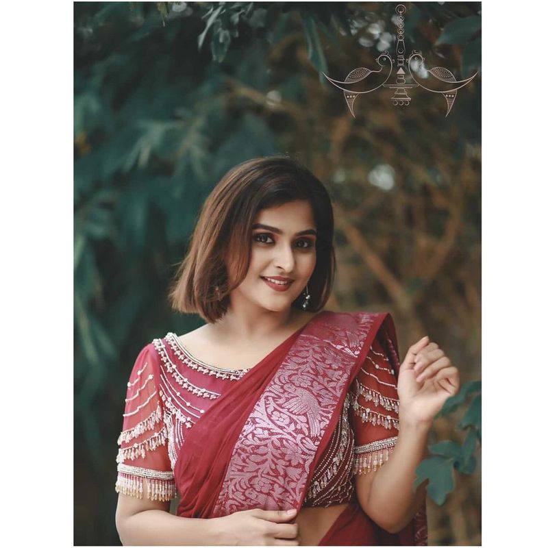 actress ramya nambeesan latest pattu saree cute photo gallery