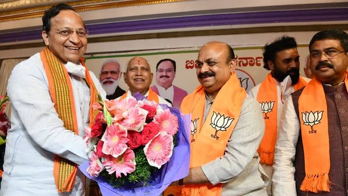 Basavaraj Bommai takes charge in karnataka as CM Basavaraj Bommai takes charge in karnataka as CM
