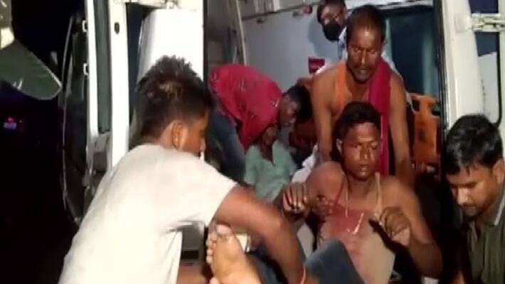 Truck rams into a bus in Barabanki of UP: 18 killed, 19 injured Truck rams into a bus in Barabanki of UP: 18 killed, 19 injured