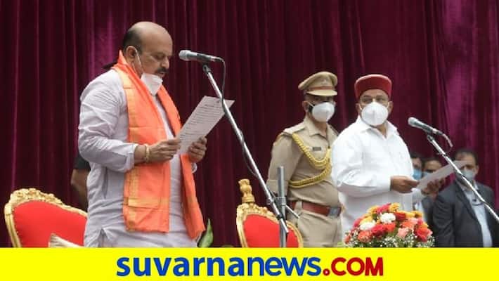 PM Modi congratulates Basavaraj Bommai on taking oath as Karnataka Chief Minister pod PM Modi congratulates Basavaraj Bommai on taking oath as Karnataka Chief Minister pod