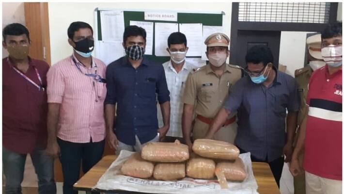 18 kg ganja seized from train in kozhikode 18 kg ganja seized from train in kozhikode