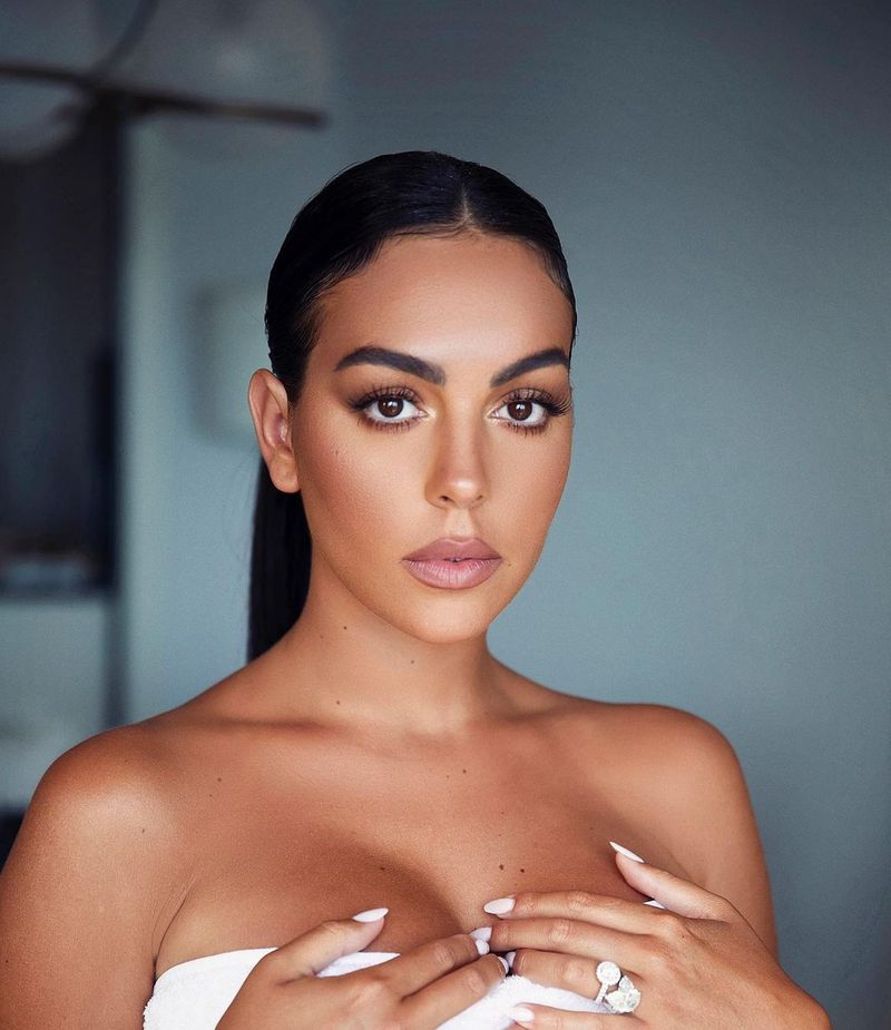 Cristiano Ronaldo's girlfriend Georgina Rodriguez lights up Instagram with her style quotient (See pictures)-ayh