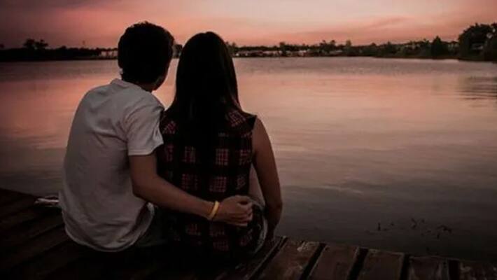 Boyfriend blackmails girl in UP to sleep with his friens, attempts suicide Boyfriend blackmails girl in UP to sleep with his friens, attempts suicide