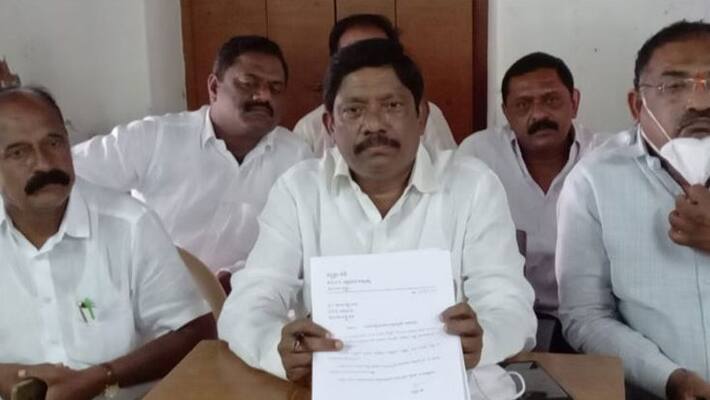 huzurabad byelection... swargam ravi resigns from congress akp huzurabad byelection... swargam ravi resigns from congress akp