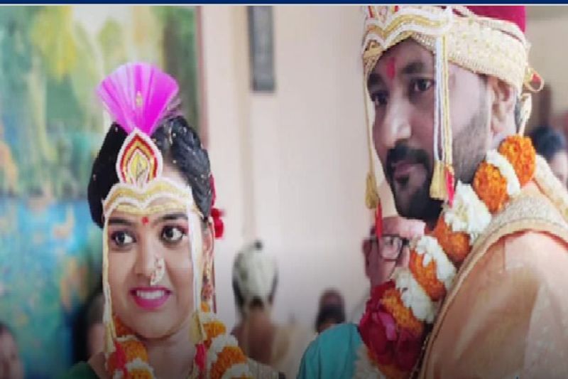 maharashtra heavy rain and floods couple get married wedding ceremony on boat sangli kolhapur kpr