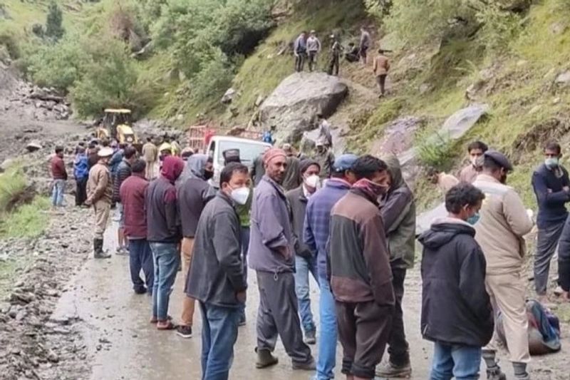 himachal pradesh news heavy rain alert forecast up girl vineta chadhary drowned in kullu flash flood kpr