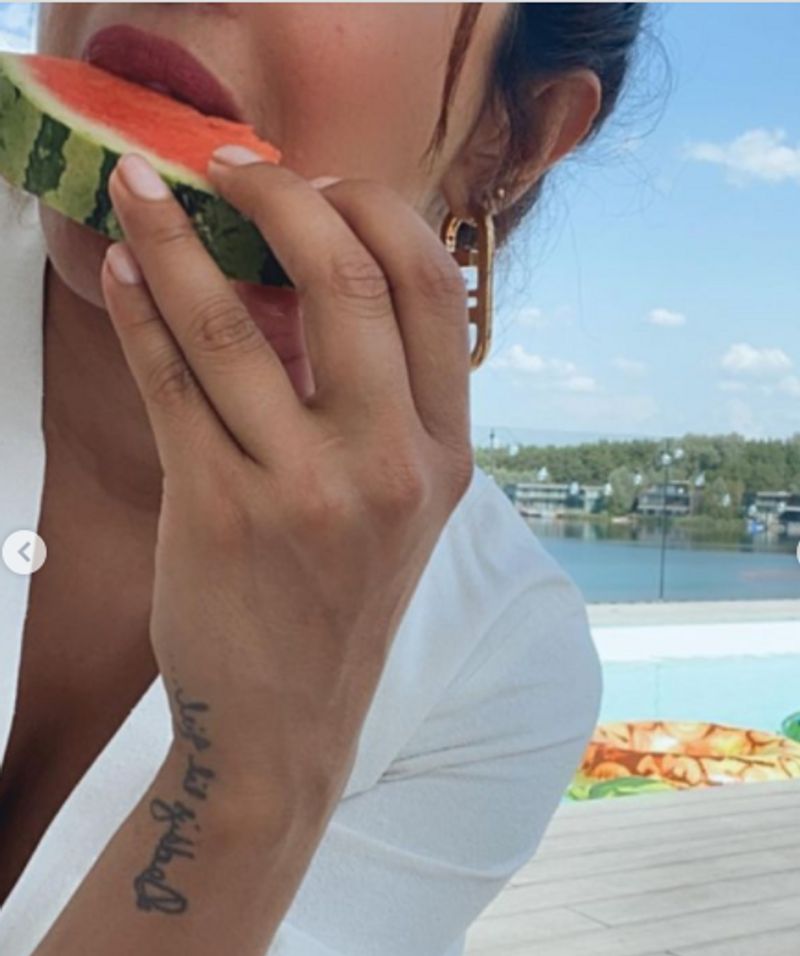 Pics From Priyanka Chopras London Summer Photo Dump Are All Things Wow dpl