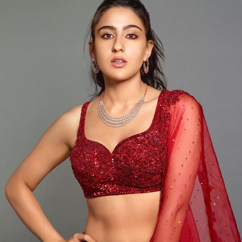 star kid sara ali khan sizzles in black and white hot photos ksr