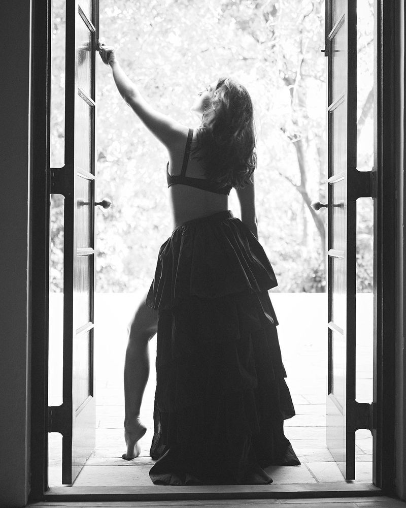 star kid sara ali khan sizzles in black and white hot photos ksr