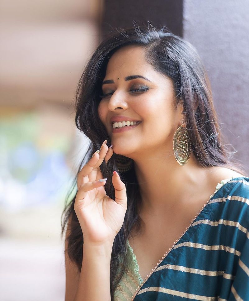 i am not perfect jabardasth anchor anasuya sensational and bold post shaking internet arj