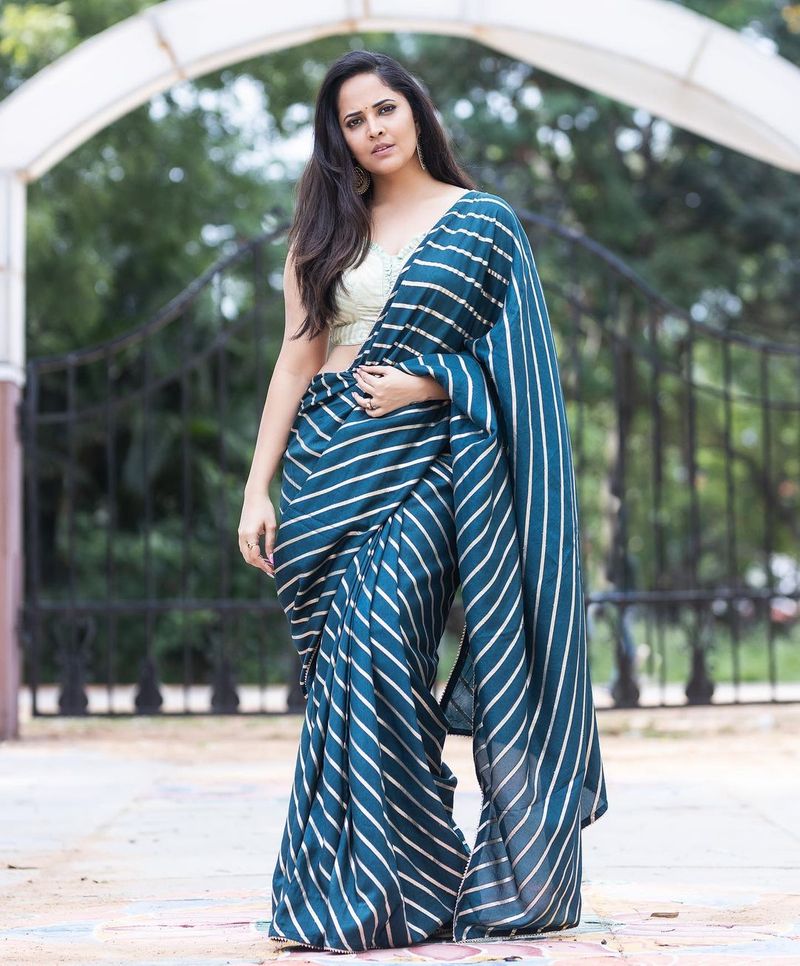i am not perfect jabardasth anchor anasuya sensational and bold post shaking internet arj