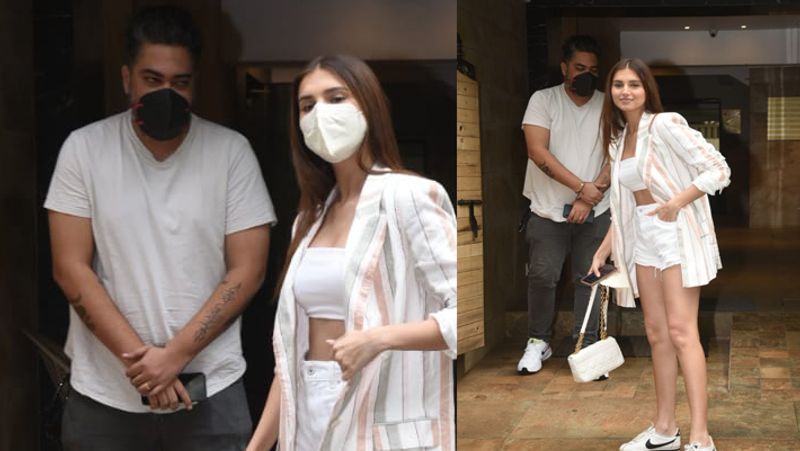 malaika arora spotted outside gym these bollywood celebs also seen in different place at mumbai KPJ