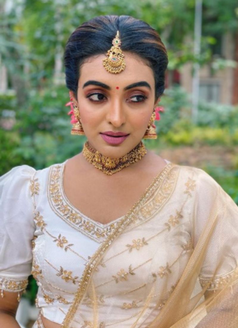 Durga Krishna share her photos