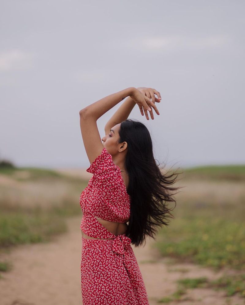 sarpatta actress sanjana natrajan latest hot photo gallery