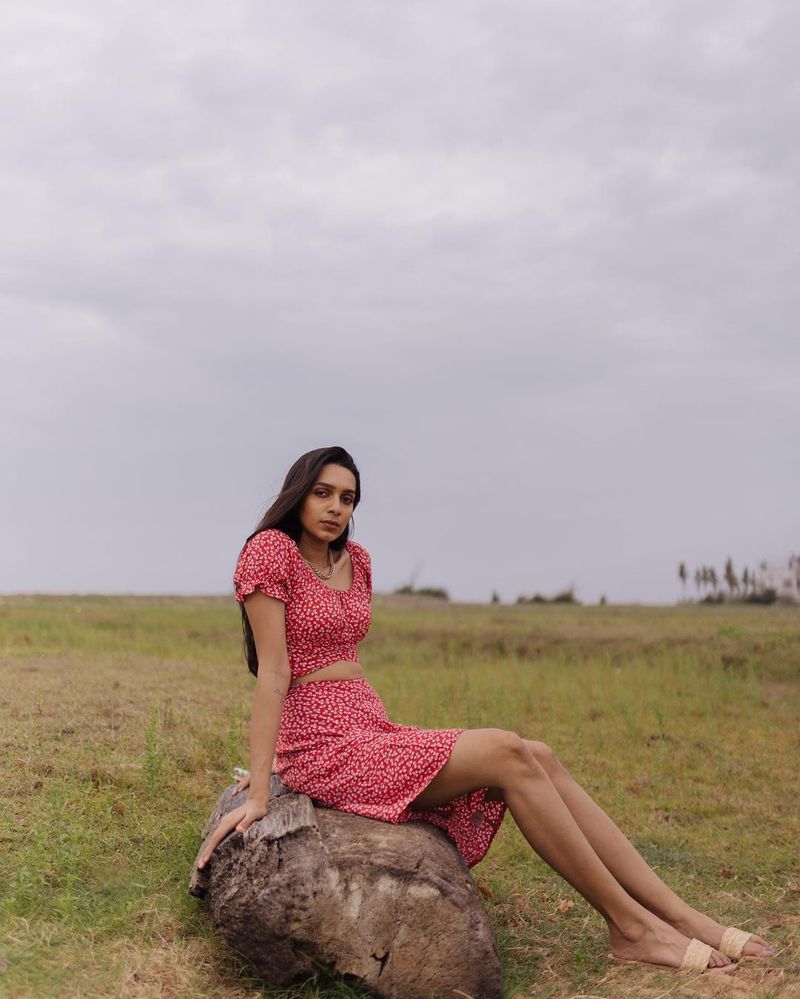sarpatta actress sanjana natrajan latest hot photo gallery