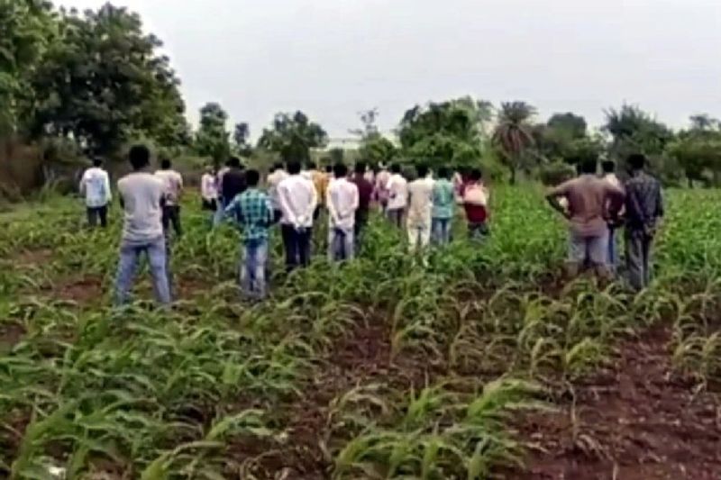 madhya pradesh news former national football player commits suicide put petrol in the field in khargone kpr