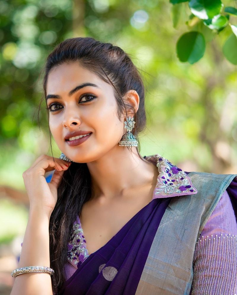 bigg boss divi stuns in blue saree her latest photo shoot goes viral ksr