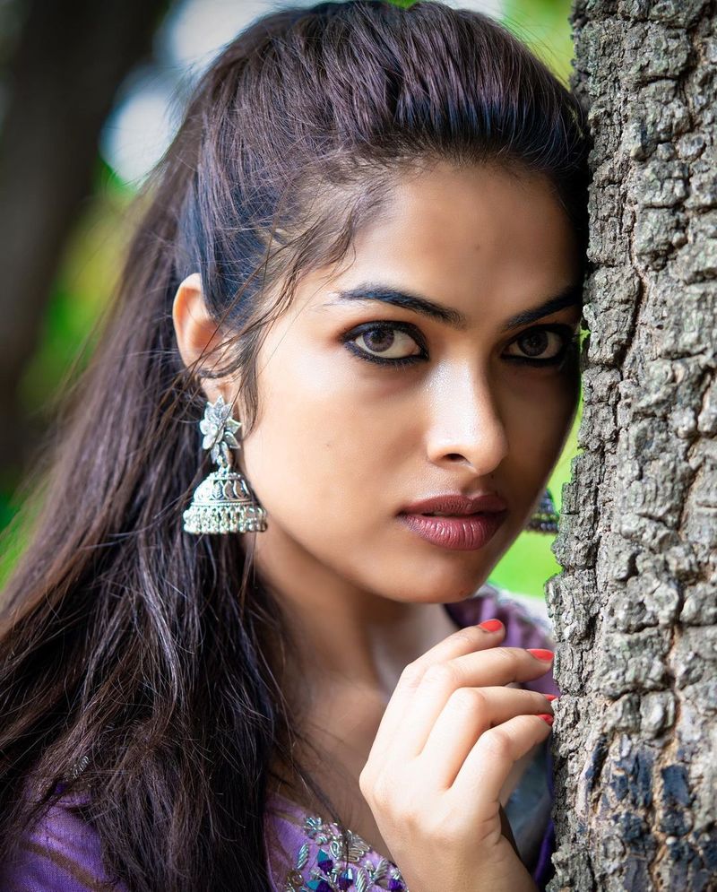 bigg boss divi stuns in blue saree her latest photo shoot goes viral ksr